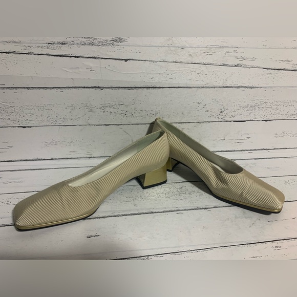 Stuart Weitzman Women’s Size 8.5B Gold Metallic Pumps Made in Spain - Picture 6 of 15